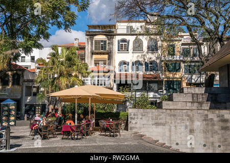 Cafe im Stadtpark Jardim Municipal do Funchal, Funchal, Madeira, Portugal, Europa | cafe sur le parc jardin municipal, Funchal, Madeira, Portugal, E Banque D'Images