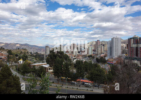 Vue panoramique sur La Paz, siège du gouvernement de l'État plurinational de Bolivie. Banque D'Images