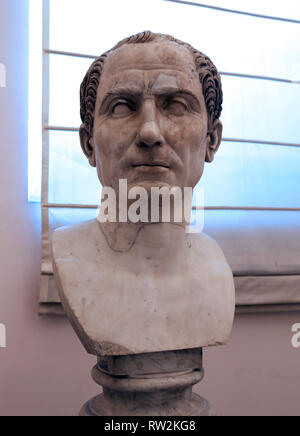 Jules César (100 - 44 avant J.-C.). Homme politique romain.Trajanic copie (110 AD) d'un original de 50 BC. Musée Archéologique National, Naples. Banque D'Images