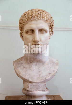 Young Hercules. Buste en marbre (2e siècle AD.) copie d'un original grec du ive siècle avant J.-C.. Musée National Archéologique,Naples. Banque D'Images