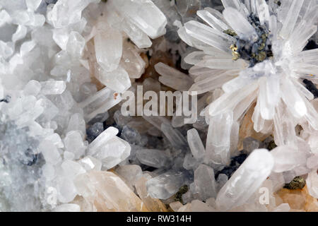 Cristal de pyrite quartz pierre minérale géologie rock gem Banque D'Images