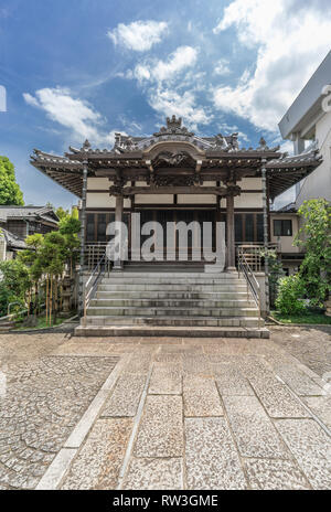 Shoshunji Temple. Jodo Shinshu Buddhist Temple situé en face de l'hôtel Park Hyatt à Yoyogi, Shibuya, Tokyo Banque D'Images