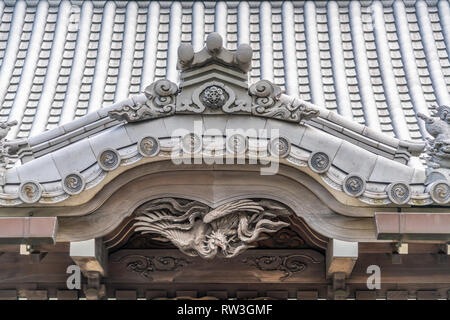 Détail de pavillon en Shoshunji Temple. Jodo Shinshu Buddhist Temple situé en face de l'hôtel Park Hyatt à Yoyogi, Shibuya, Tokyo Banque D'Images