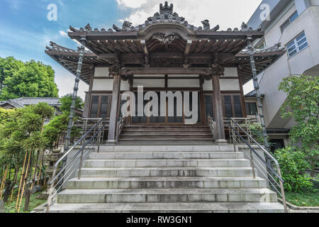 Shoshunji Temple. Jodo Shinshu Buddhist Temple situé en face de l'hôtel Park Hyatt à Yoyogi, Shibuya, Tokyo Banque D'Images