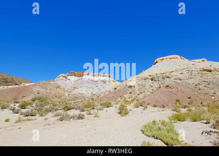 Colorful Cerro Siete Colores, sept couleurs 7 Randonnée dans les Andes, Argentine precordillera près de Uspallata Banque D'Images