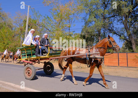 PIRQUE, SANTIAGO DU CHILI, le 8 avril 2018 : Les cavaliers à la Fiesta de Cuasimodo festival à Pirque, au Chili le 8 avril 2018 Banque D'Images