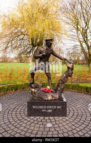 La Wilfred Owen dans CAE Memorial Park Glas Oswestry pour commémorer la mort du poète qui est né dans le Shropshire Oswestry dévoilé en octobre 2018 Banque D'Images