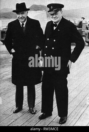 Winston Churchill avec Lord Beaverbrook à bord du HMS Prince de Galles, août 1941 Banque D'Images