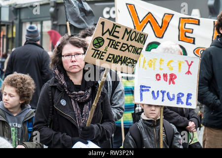Les manifestants de rébellion Extinction holding une démonstration à propos de la crise écologique. Banque D'Images
