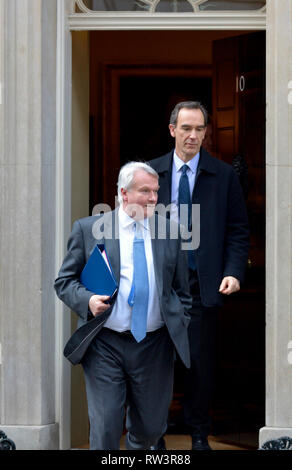 Ian Burnett / Baron Burnett de Maldon / Lord Burnett - Lord Chief Justice d'Angleterre et du Pays de Galles (en avant) en laissant 10 févr. 2019 21 Downing Street Banque D'Images