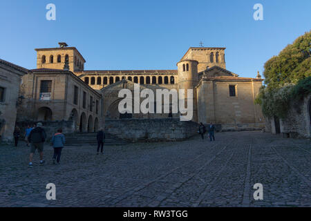 La Collégiale de Santa Juliana de Santillana del Mar Santillana del Mar, Collégiale, un Chercheur de biens d'intérêt culturel, église romane Banque D'Images