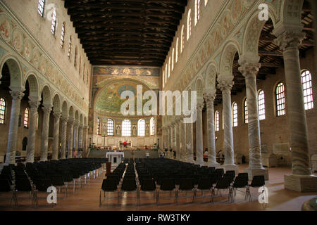 L'Italie. Ravenne. Basilique de Sant'Apollinare in Classe. Style Byzantin. CE 6ème. Nef. Banque D'Images