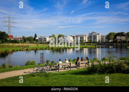 Essen, Rhénanie du Nord-Westphalie, région de la Ruhr, en Allemagne, un projet de développement urbain, Niederfeldsee avec nouveau district lac nouvellement créé dans l'Altendorf dist Banque D'Images