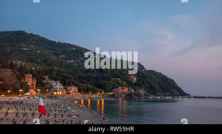 Soirée sur la plage de Levanto, Italie Banque D'Images