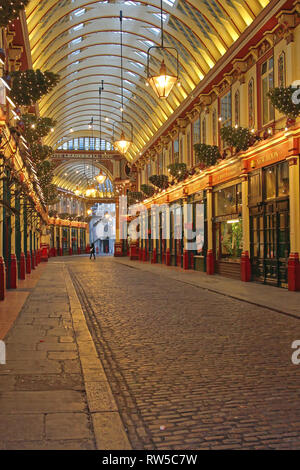 Londres, Royaume-Uni - 03 janvier 2010 : vide Leadenhall Market avec décoration de Noël à la nouvelle année à Londres, au Royaume-Uni. Banque D'Images