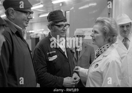 Margaret Thatcher des campagnes pour les élections générales de 1979 dans la région de Northampton. Visite de l'usine sandwich Telfers. 1970 HOMER SYKES Banque D'Images