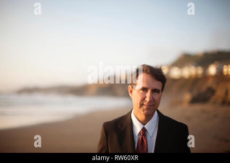 Businessman on beach Banque D'Images