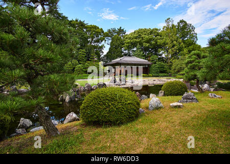 Koun Koun-tei (thé) et les jardins japonais vu de l'Kanrankoji à l'intérieur de la rue château de Nijo à Kyoto, Japon Banque D'Images