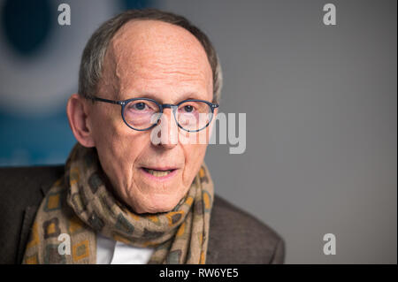 Stuttgart, Allemagne. 28 Février, 2019. Erwin Hetger, ancien président de la police de l'état du Bade-Wurtemberg, donne une interview. (Dpa-Story "le jour qui a tout changé - dix ans après la tuerie' à 05.03.2019) Crédit : Sebastian Gollnow/dpa/Alamy Live News Banque D'Images