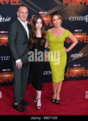 Los Angeles, USA. 08Th Mar, 2019. LOS ANGELES, CA. Mars 04, 2019 : Clark Gregg, Jennifer Grey & Stella Gregg à la première mondiale de "Captain Marvel" au El Capitan Theatre. Photo Credit : Paul Smith/Alamy Live News Banque D'Images