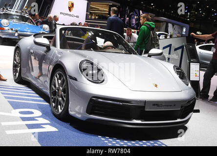 Geneve, Suisse. Le 05 Mar, 2019. La Porsche 911 Carrera S Cabriolet est présentée au Salon de Genève sur la première journée de la presse. Le 89e Salon de Genève commence le 7 mars et dure jusqu'au 17 mars. Credit : Uli Deck/dpa/Alamy Live News Banque D'Images