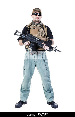 Studio shot of private military entrepreneur PMC avec fusil d'assaut. Banque D'Images