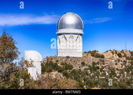 Dômes au télescope de Kitt Peak National Observatory en Arizona Banque D'Images