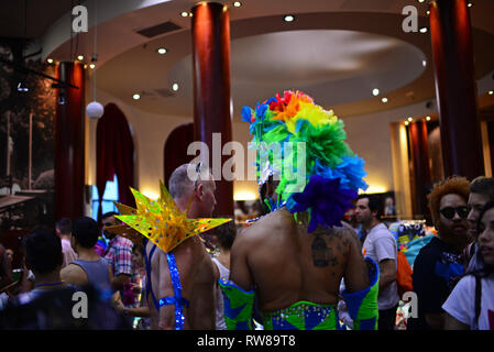 'Celui qui vous aimez, Madrid vous aime" est le slogan de l'édition de cette année de WorldPride, le plus important événement mondial pour la communauté LGBT. E Banque D'Images