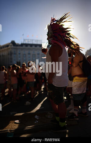 'Celui qui vous aimez, Madrid vous aime" est le slogan de l'édition de cette année de WorldPride, le plus important événement mondial pour la communauté LGBT. E Banque D'Images