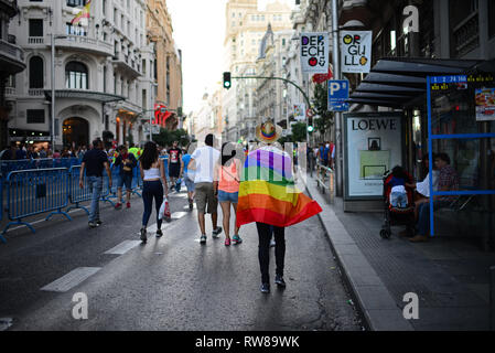 'Celui qui vous aimez, Madrid vous aime" est le slogan de l'édition de cette année de WorldPride, le plus important événement mondial pour la communauté LGBT. E Banque D'Images