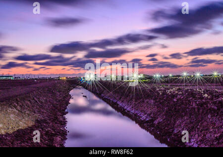 Coucher du soleil, le domaine de la crevette de Dong Hai, Bac Lieu, le Viet Nam, Monday‎ ‎March‎ ‎‎, 4, 2019 ‎6:43 PM Banque D'Images