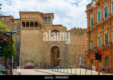 Pérouse, Ombrie / ITALIE - 2018/05/28 : arc étrusque o di Augusto arc étrusque étant une entrée de l'ancienne Acropole étrusque historique de Pérouse Banque D'Images