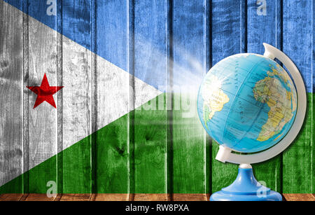 Globe avec une carte du monde sur un fond de bois avec l'image du drapeau de Djibouti. La notion de voyage et de loisir à l'étranger. Banque D'Images