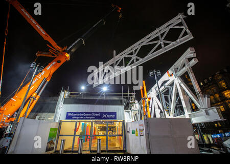 Grue de levage soirée travail principales en acier Banque D'Images