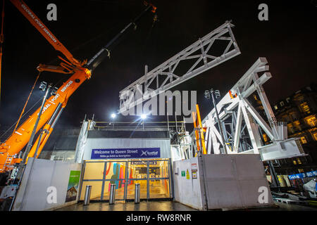 Grue de levage soirée travail principales en acier Banque D'Images