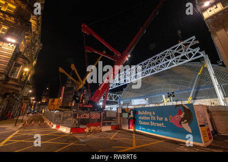 Grue de levage soirée travail principales en acier Banque D'Images