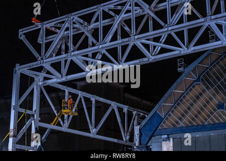 Grue de levage soirée travail principales en acier Banque D'Images