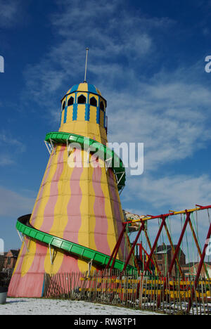 Helter Skelter ancienne dans les années 30 des expositions à la Black Country Living Museum, West Midlands, Royaume-Uni Banque D'Images