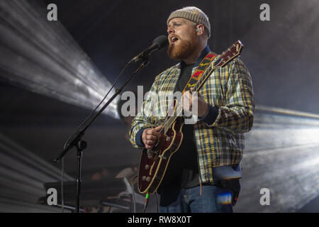 Tom Walker est un chanteur-compositeur écossais Banque D'Images