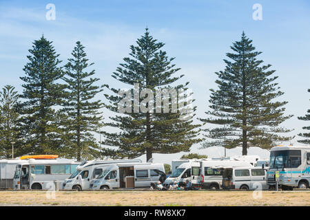 Camping-car sur une liberté camping, près de Napier, Nouvelle-Zélande Banque D'Images