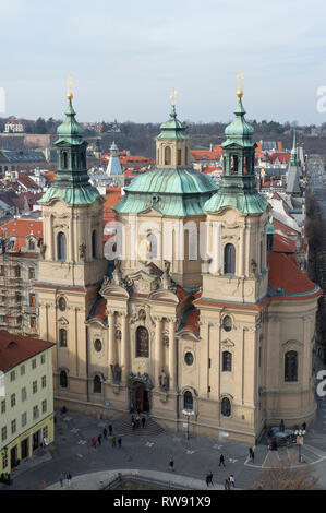 Une vue de l'église de Saint Nicolas à la place de la Vieille Ville, Prague (Praha), République Tchèque Banque D'Images