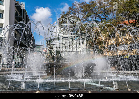 Suis Brunen Kreisverkehr Rotunda do Infante, Funchal, Madeira, Portugal, Europa | fontaine à l'rounadabout Rotunda do Infante, Funchal, Madère, Po Banque D'Images