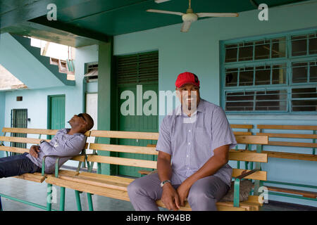 Ancien West Indies faast bowler Colin Croft au Kingston Cricket Club. Banque D'Images