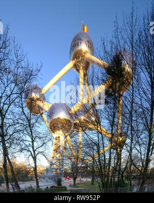 L'Atomium et le parc d'Osseghem rassemblait encore Laeken, Bruxelles, Belgique Banque D'Images