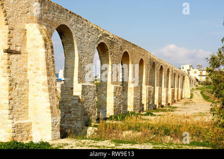 Ancien aqueduc de Kamares à Larnaca, Chypre. Banque D'Images