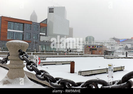 L'hiver à Cleveland, Ohio est connue pour son climat froid et de la neige qui est particulièrement importante dans le quartier du port Northcoast sur le lac Érié. Banque D'Images