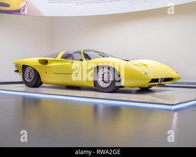 ARESE, ITALIE - 13 février 2019 : 1969 Alfa Romeo 33/2 Coupe Speciale dans l'Alfa Romeo Museum (Museo Storico Alfa Romeo) Banque D'Images