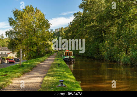 Sur Talybont Usk, Powys, Pays de Galles, Royaume-Uni - Octobre 05, 2017 : Un grand classique sur le Canal de Monmouthshire et Brecon Banque D'Images