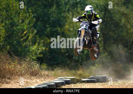 Course de moto avec des obstacles, République Tchèque Banque D'Images