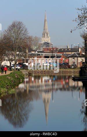 Vue générale du bassin du canal dans la région de Chichester, West Sussex, UK. Banque D'Images